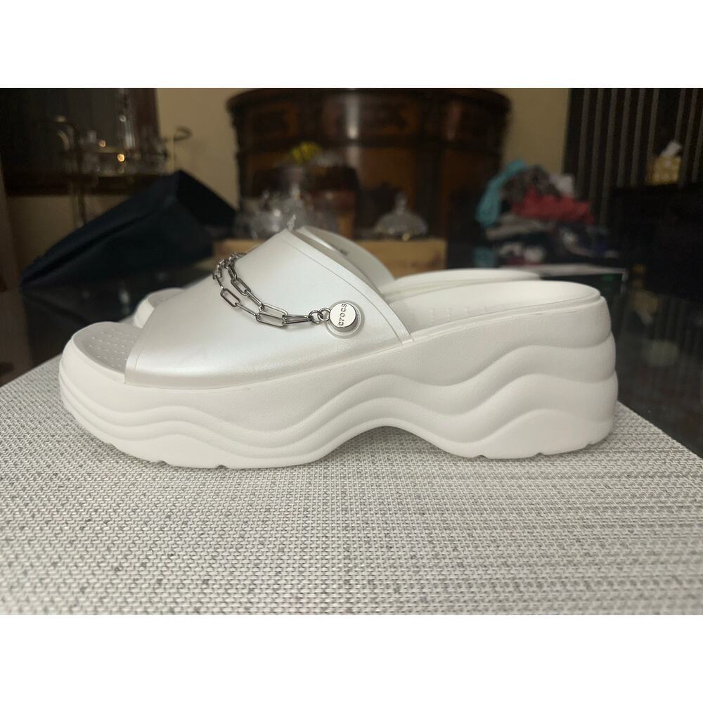 Crocs skyline chain slide size 10 / 9.5 pearl white platform sandals